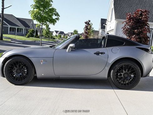Used 2009 Pontiac Solstice GXP w/ Premium Package RWD image 3