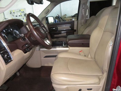 Used 2014 RAM 1500 Laramie w/ Convenience Group image 19