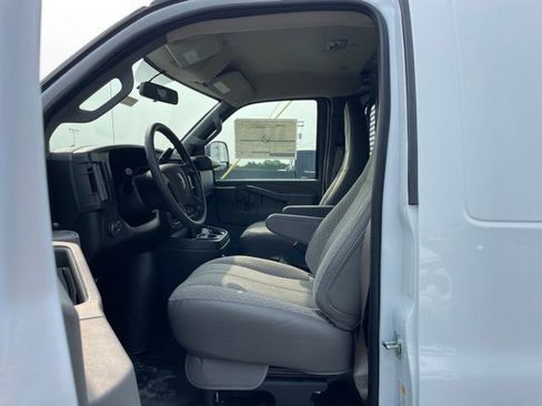 New 2025 Chevrolet Express 2500 image 6