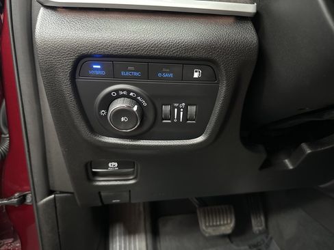 Used 2024 Jeep Grand Cherokee Limited 4xe image 37