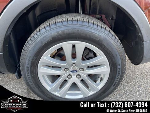 Used 2018 Ford Explorer XLT w/ Equipment Group 202A AWD/4WD image 24