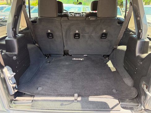Used 2019 Jeep Wrangler Unlimited Sport S AWD/4WD image 34