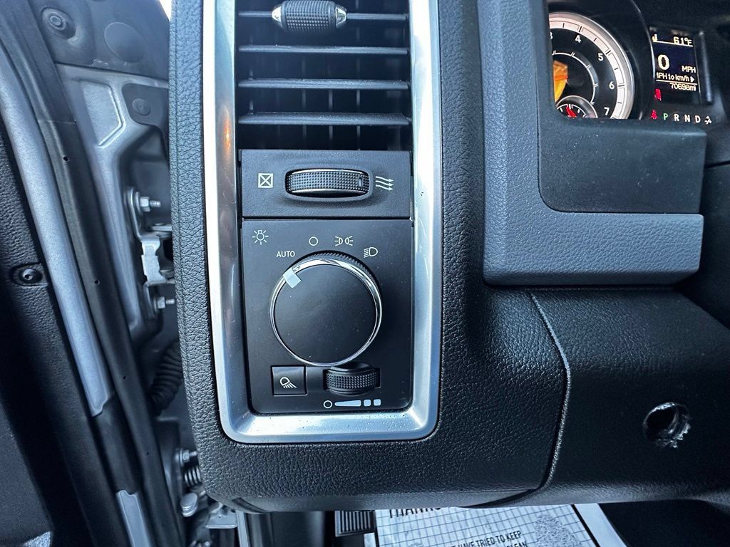 Used 2019 RAM 1500 Classic SLT AWD/4WD image 26