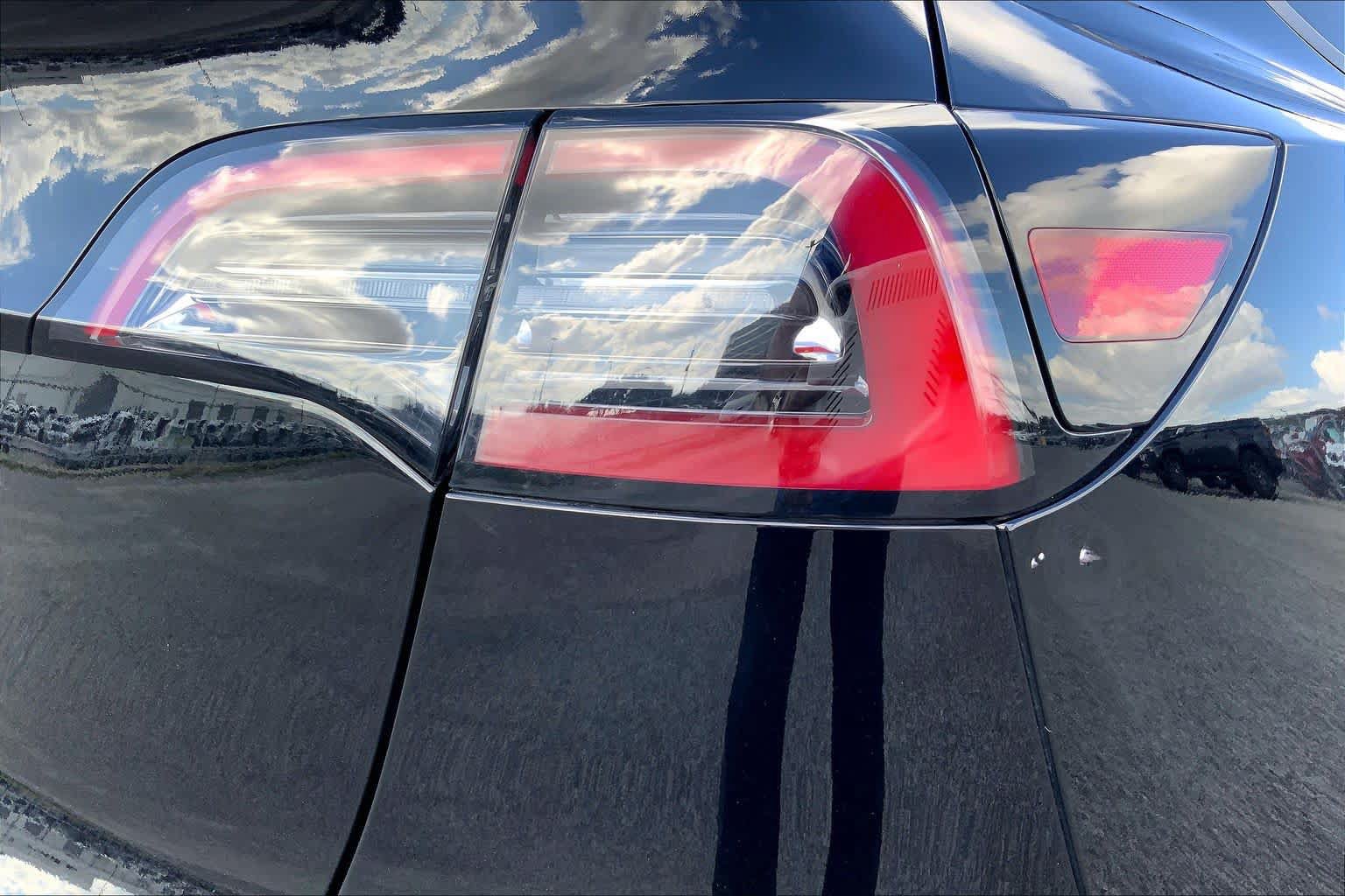 Used 2024 Tesla Model Y 2WD image 9