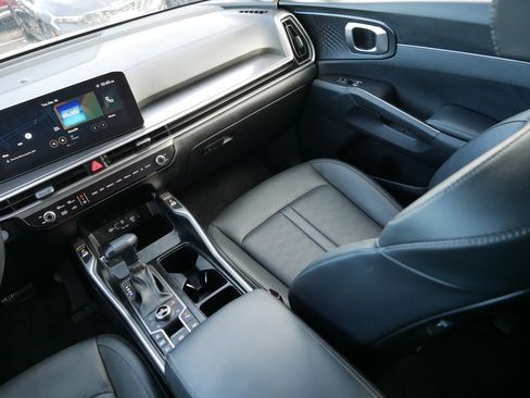 Certified 2025 Kia Sorento S image 11
