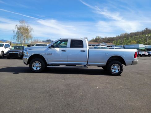 Used 2018 RAM 2500 Tradesman w/ Chrome Appearance Group image 8