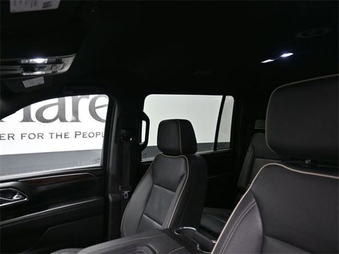 Used 2023 Chevrolet Suburban Premier image 17