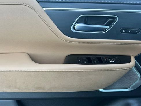 Used 2025 INFINITI QX80 Sensory image 12