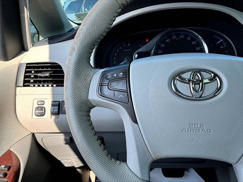 Used 2012 Toyota Sienna XLE w/ Premium Pkg FWD image 11