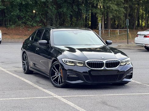 Used 2019 BMW 330i Sedan w/ M Sport Package RWD image 4