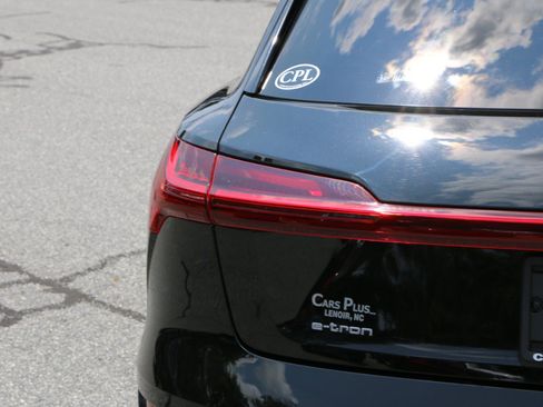Used 2022 Audi e-tron Premium w/ Convenience Plus Package AWD/4WD image 6