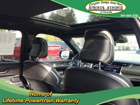 Used 2022 Jeep Grand Cherokee Overland w/ Luxury Tech Group IV image 33