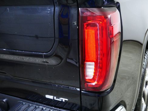 Used 2023 GMC Sierra 1500 SLT w/ SLT Premium Package AWD/4WD image 17