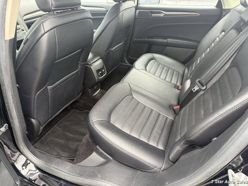 Used 2017 Ford Fusion SE w/ Fusion SE Technology Package FWD image 16