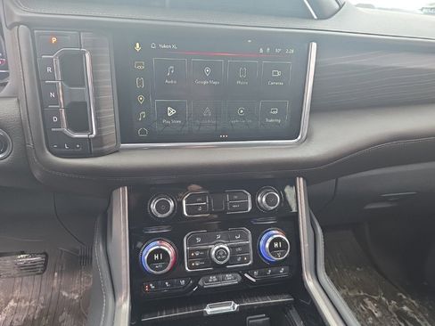 Used 2024 GMC Yukon XL Denali w/ Denali Reserve Package image 8