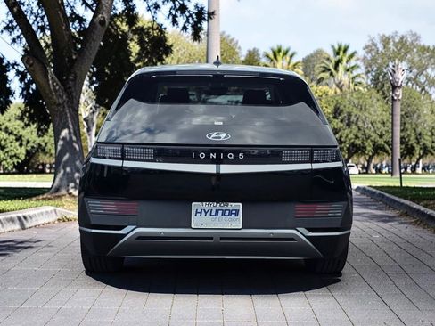 Certified 2022 Hyundai Ioniq 5 SE RWD image 6