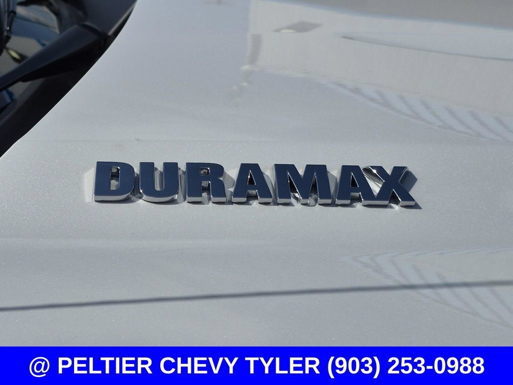 Used 2023 Chevrolet Silverado 1500 High Country w/ Z71 Off-Road Package AWD/4WD image 9