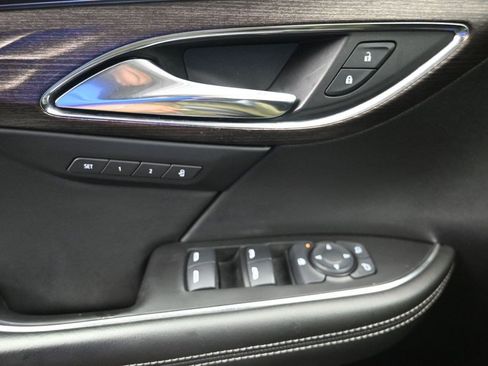 Used 2022 Buick Envision Avenir w/ Technology Package II FWD image 14