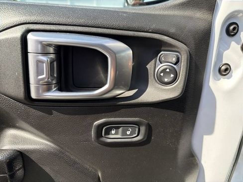 Used 2023 Jeep Gladiator Mojave w/ Cold Weather Group AWD/4WD image 24
