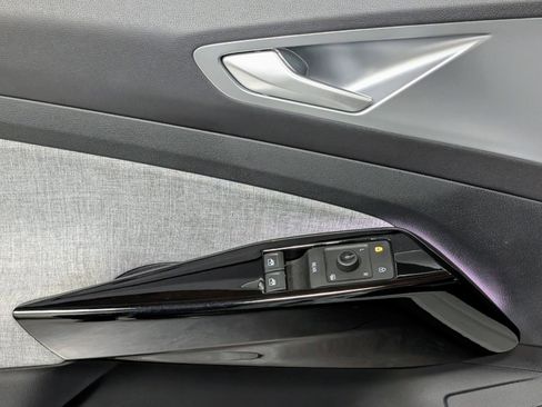 Used 2023 Volkswagen ID.4 2WD image 13