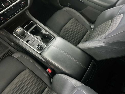 Used 2022 Nissan Pathfinder SV image 21