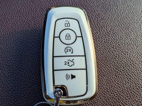 Used 2022 Ford Expedition Max Limited image 32