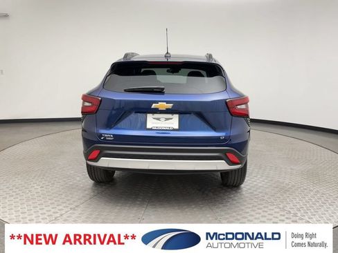 Used 2024 Chevrolet Trax LT w/ Driver Confidence Package FWD image 3