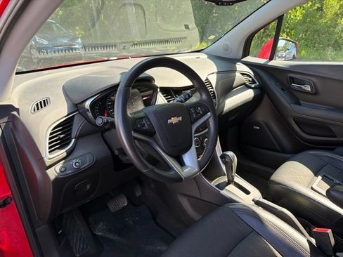 Certified 2018 Chevrolet Trax LT w/ Sun & Sound Package AWD/4WD image 20