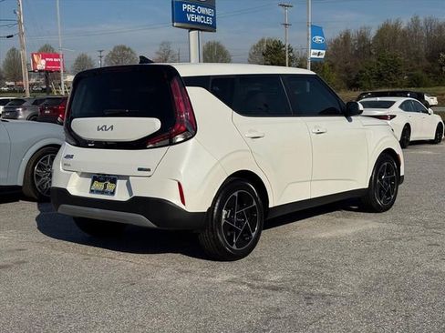 Used 2023 Kia Soul EX FWD image 3