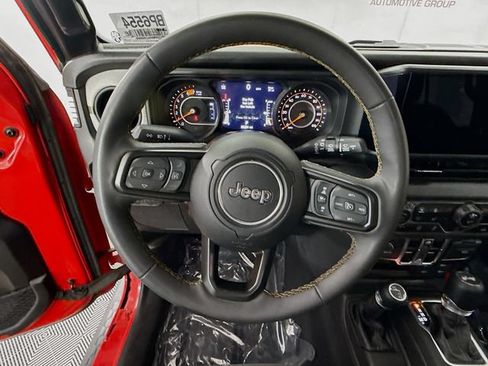 Used 2024 Jeep Wrangler Unlimited Sport AWD/4WD image 12