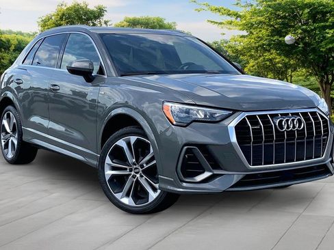 Used 2021 Audi Q3 2.0T Premium w/ Convenience Package AWD/4WD image 3