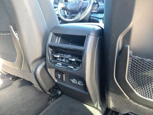 Used 2023 Jeep Grand Cherokee Altitude image 9