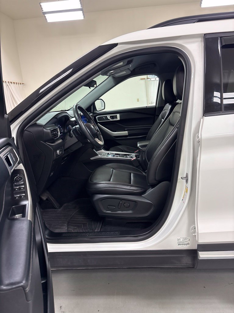 Used 2020 Ford Explorer XLT w/ Equipment Group 202A AWD/4WD image 9