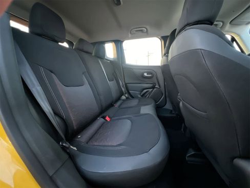 Used 2023 Jeep Renegade Latitude image 21