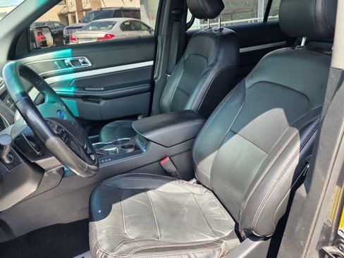 Used 2017 Ford Explorer XLT w/ Equipment Group 202A FWD image 14
