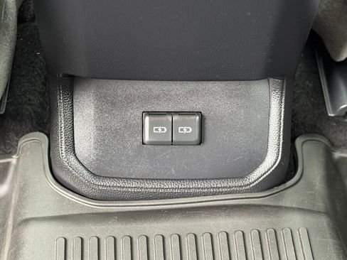 Used 2022 Toyota Highlander XLE AWD/4WD image 14