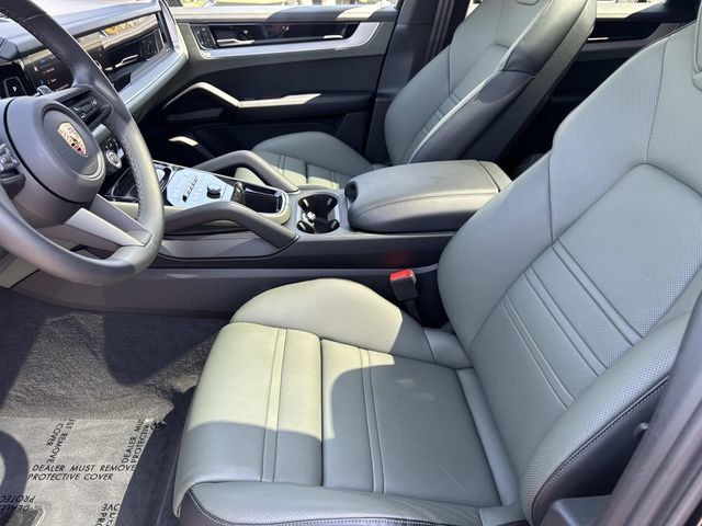 Used 2025 Porsche Cayenne Coupe AWD/4WD image 21