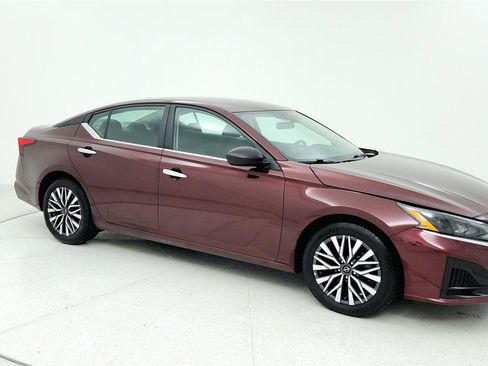 Used 2025 Nissan Altima 2.5 SV image 6