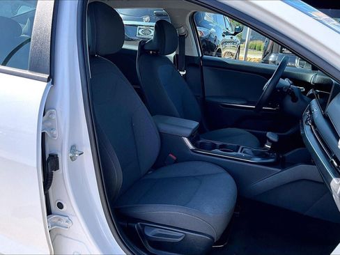 Used 2025 Kia K4 FWD image 29