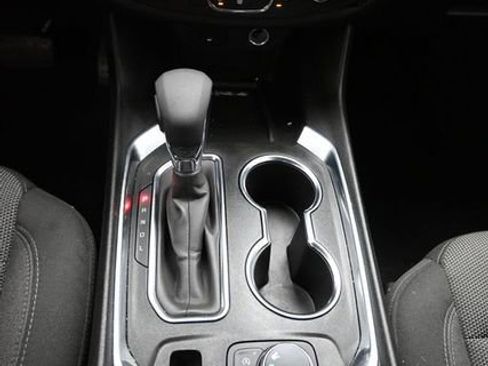 Used 2022 Chevrolet Traverse LT FWD image 12