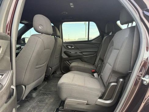 Used 2023 Chevrolet Traverse LT FWD image 11