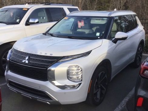 Used 2023 Mitsubishi Outlander SEL image 1
