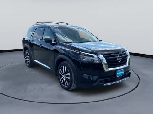 Used 2025 Nissan Pathfinder Platinum w/ Cargo Package FWD image 4