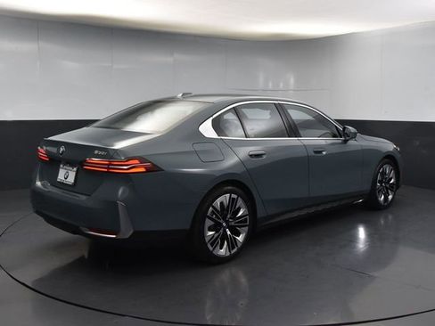 Used 2024 BMW 530i w/ Premium Package image 11