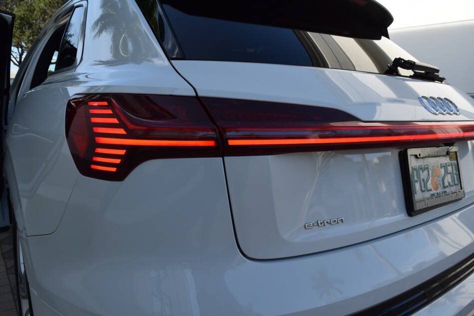 Used 2019 Audi e-tron Prestige w/ Prestige Package AWD/4WD image 37