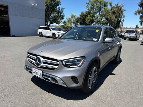 Used 2021 Mercedes-Benz GLC 300 4MATIC image 3