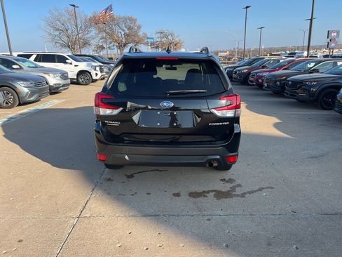 Used 2023 Subaru Forester Premium image 15