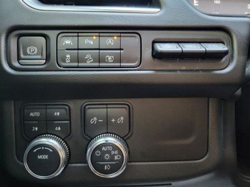 Used 2023 GMC Yukon XL AT4 w/ AT4 Premium Package AWD/4WD image 21