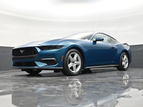 Used 2026 Ford Mustang Coupe RWD image 21