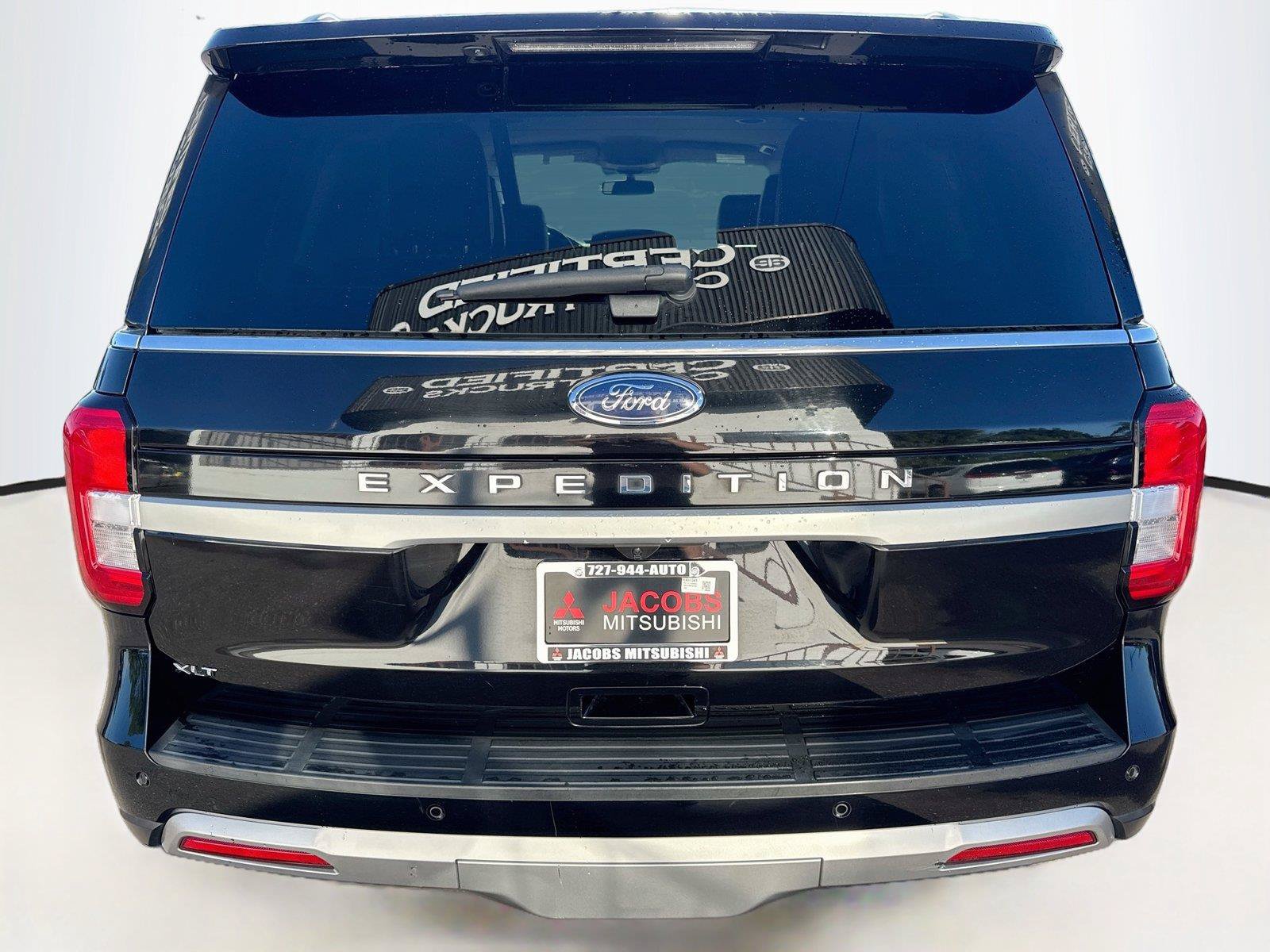 Used 2023 Ford Expedition XLT AWD/4WD image 4